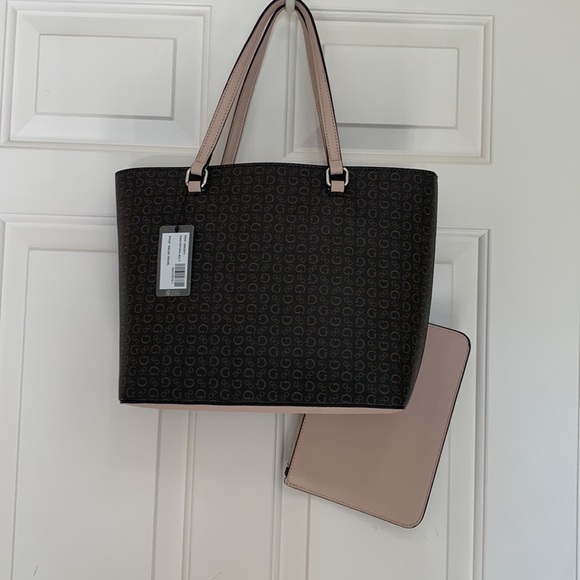 Guess Walsh Travel Tote with pouch NEW with tags! - Picture 2 of 10